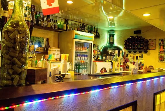 Vista del bar del restaurante