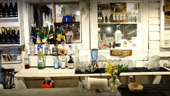 Restaurant bar