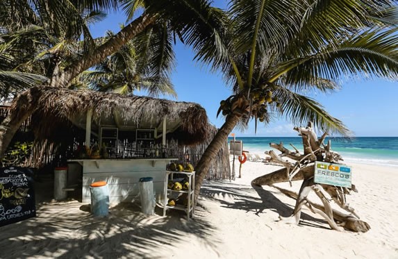 Fresco's restaurant beach bar