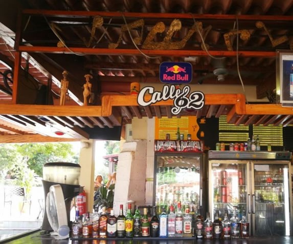 Calle 62 bar counter
