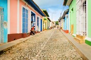 Coloridas casas en la ciudad de Trinidad