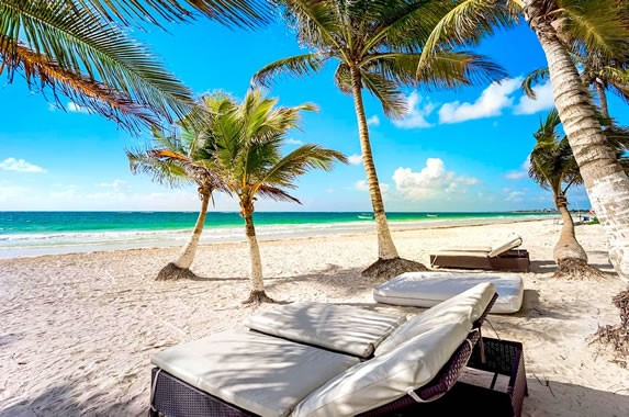 Camas para descansar en Playa Paraiso