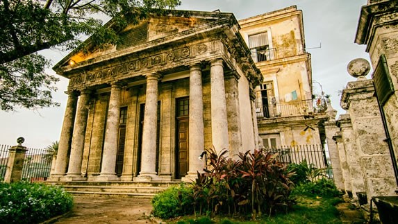 Facade of El Templete, Plaza de Armas