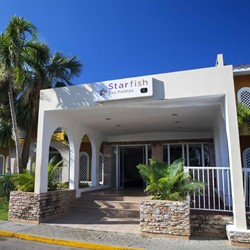Entrance of the Starfish Las Palmas hotel