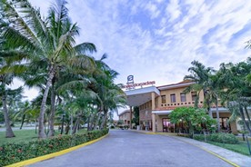 Entrance to the ROC Arenas Doradas hotel