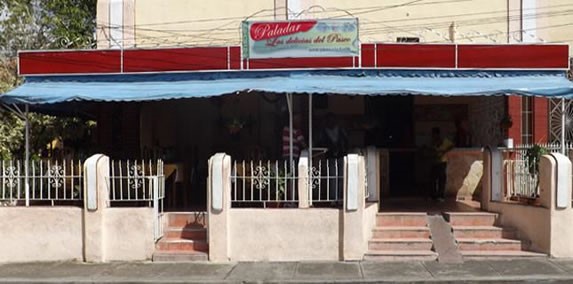 Entrance to the Delicias del paseo restaurant