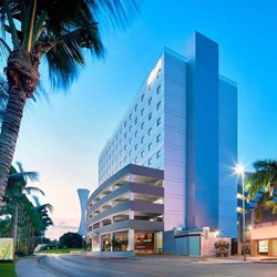 Fachada del hotel Aloft Cancun