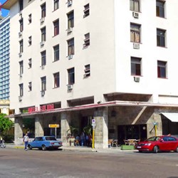 Fachada del hotel Colina
