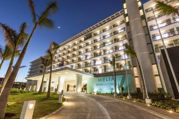 Entrance of the hotel Melia Internacional