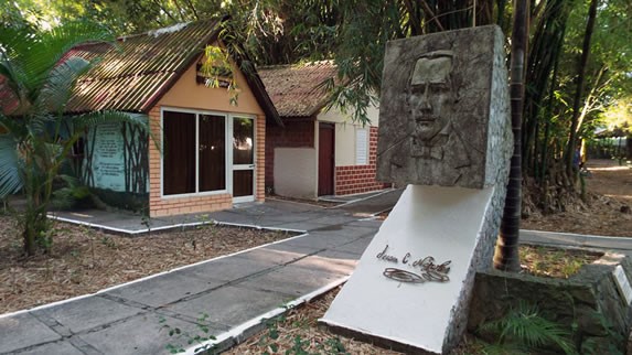 Monument at Finca El Cornito
