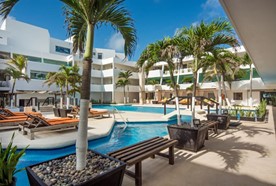 Piscina del Flamingo Cancún Resort