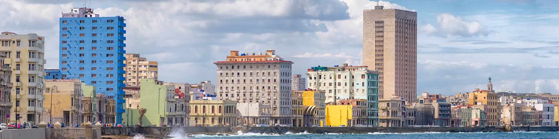 Vista de la ciudad desde la bahía del malecón