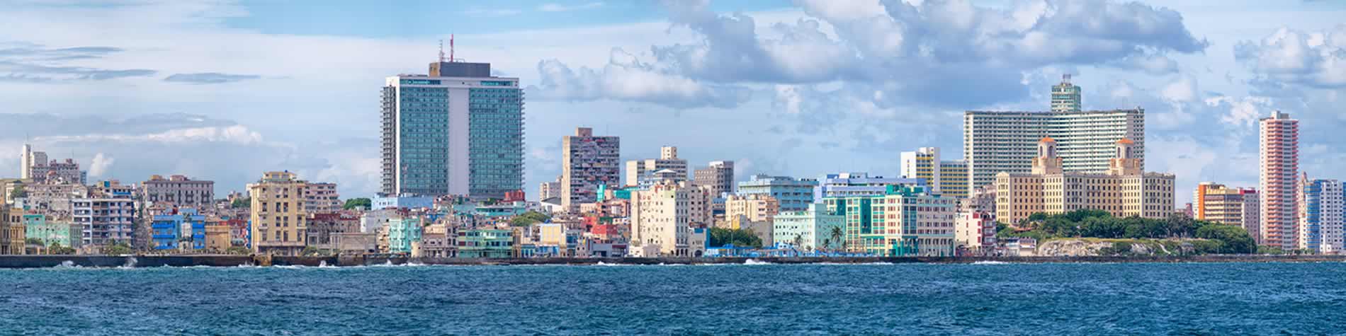 Vista de la ciudad desde la bahía del malecón