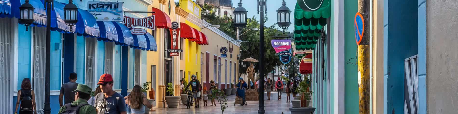 Vista de boulevard de la ciudad de Holguin