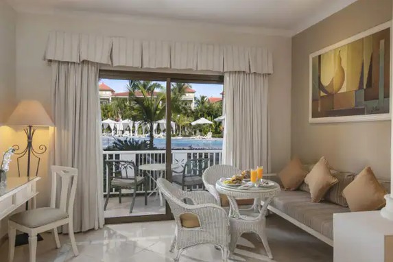 Bahia Principe Aquamarine - sala con terraza