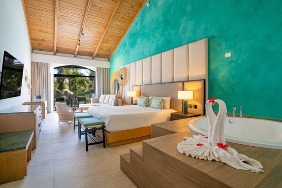 Caribe Deluxe Princess - suite con cama y jacuzzi