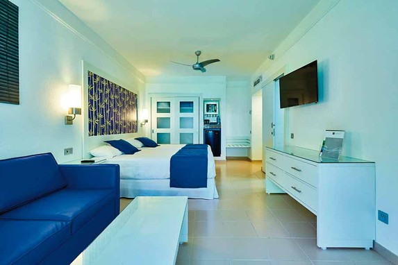 Riu Bambu - Habitación Family Room con sofá