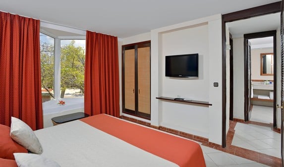 Sol Palmeras - Family Bungalow Suite with bed