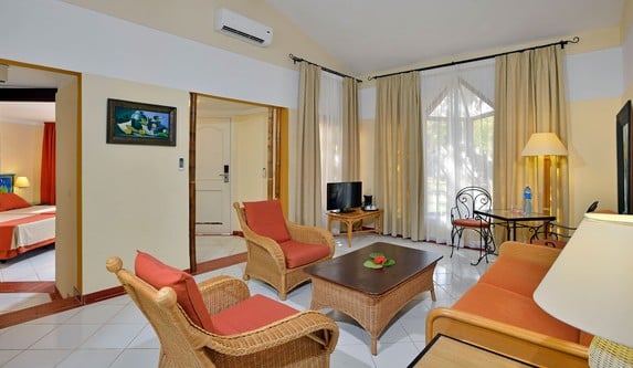 Sol Palmeras - living area with outdoor view