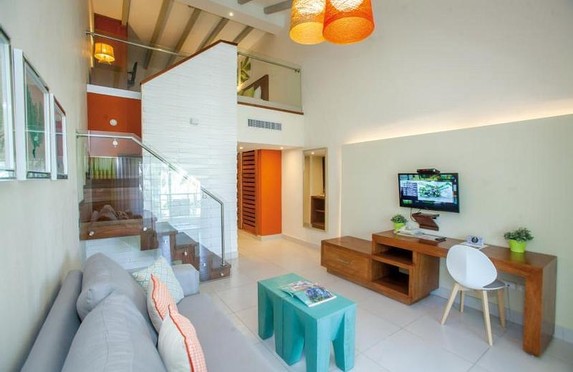 Vista Sol Punta Cana - sala duplex con sofá