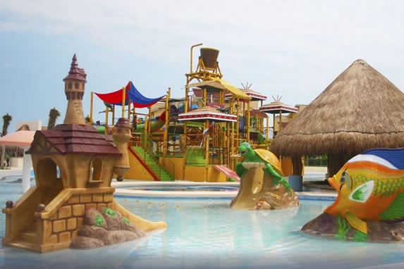 Parque acuático en el hotel All Ritmo Cancun