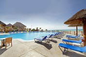 Vista de la piscina del hotel Allegro Playacar 