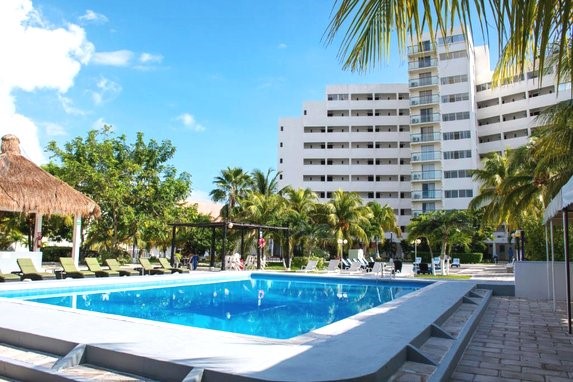 piscina del hotel calypso Cancun