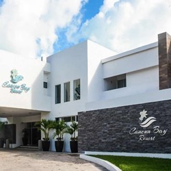 Entrada del hotel Cancun Bay Resort