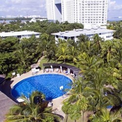 Pool of the hotel Faranda Dos Playas