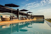 Vista de la piscina del hotel