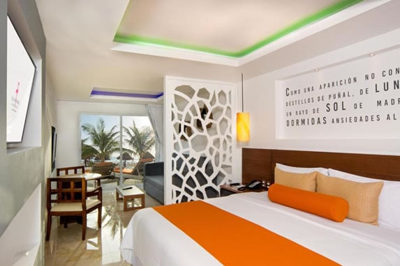 Junior Suite Swim Up - Flamingo Cancun Resort