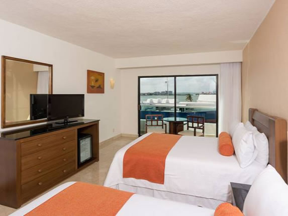 Standard Room - Flamingo Cancun Resort