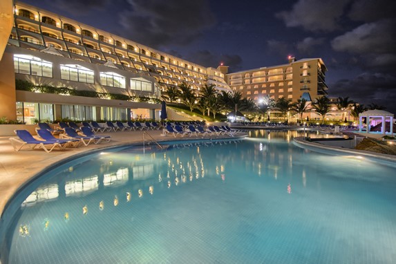 Golden Parnassus Resort hotel pool