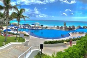 Pool with sea views at the hotel