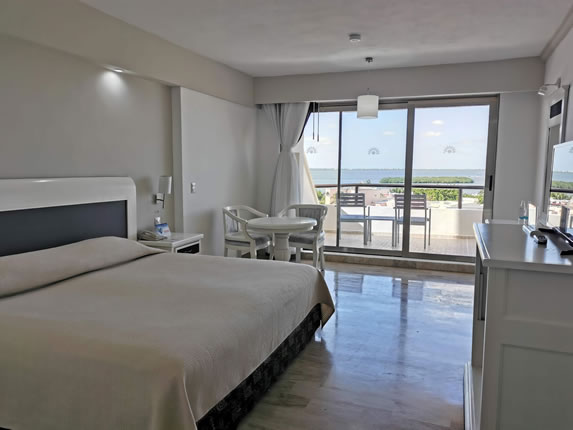 Deluxe Lagoon - Golden Parnassus Resort SPA