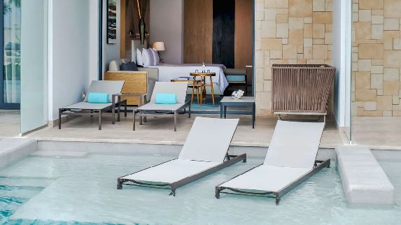 Haven Riv- Jr Suite Swim-Out Partial Ocean View