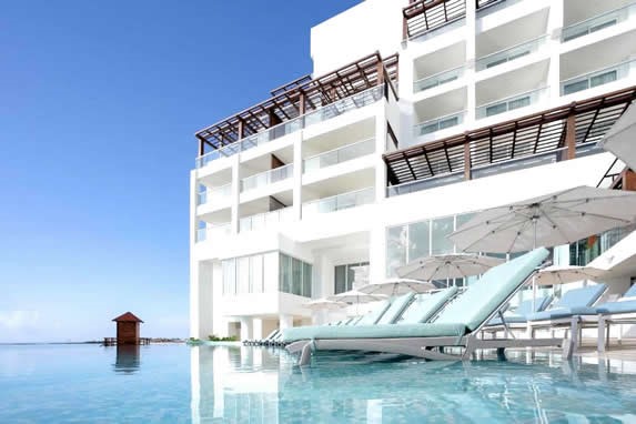 View of the Sun Palace hotel pool