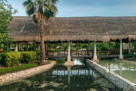 Puente en el hotel Valentin Imperial Riviera Maya
