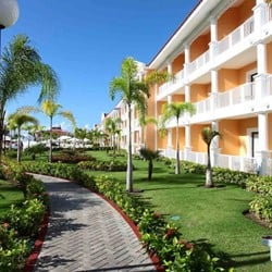 Sendero ajardinado Bahia Principe Escape