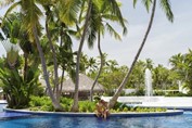 Piscina de Catalonia Punta Cana con fuente