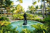 Fuente en jardin tropical de Grand Sirenis