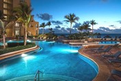 Piscina nocturna en Kempinski Cancun