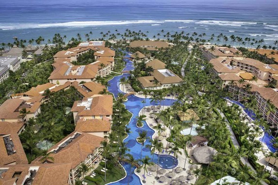 Vista aerea de piscinas en Majestic Colonial