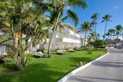 Camino ajardinado Occidental Punta Cana