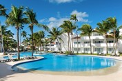 Piscina con palmeras Occidental Punta Cana