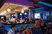 Bar de Riu Bambu con show en vivo