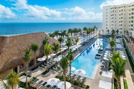 Piscina y playa de Riu Cancun