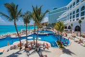 Riu Cancun pool and beach resort