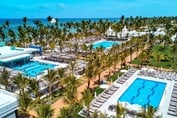 Piscinas y jardines en Riu Palace Punta Cana