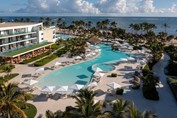Piscina y playa de Serenade Punta Cana